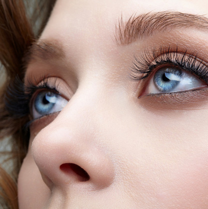 woman-with-blue-eyes-and-aesthetic-nose